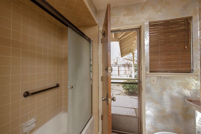 6271 N Prospect Avenue, Fresno, CA 93711