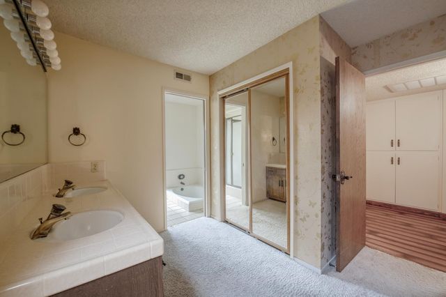 6271 N Prospect Avenue, Fresno, CA 93711