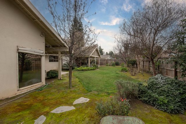 6271 N Prospect Avenue, Fresno, CA 93711