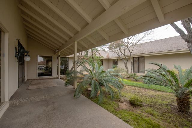 6271 N Prospect Avenue, Fresno, CA 93711