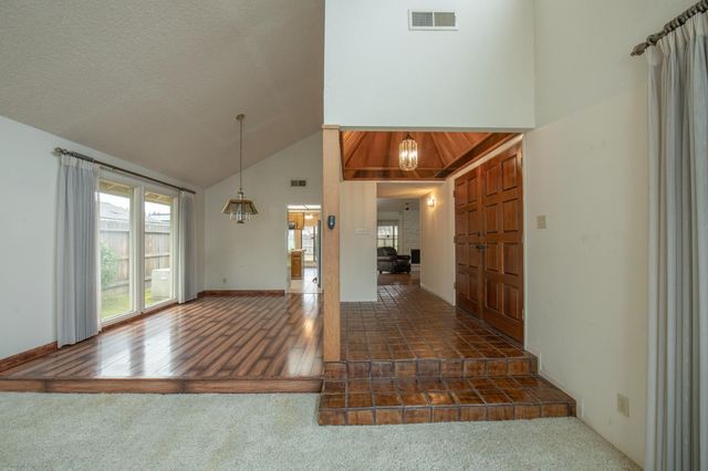 6271 N Prospect Avenue, Fresno, CA 93711