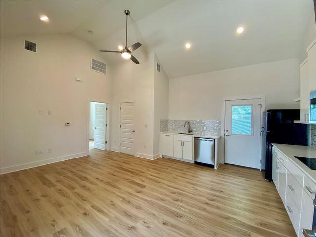 1209 E Saint Johns Ave C, Austin, TX 78752
