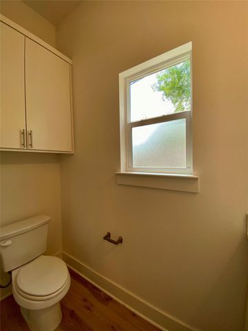 1209 E Saint Johns Ave C, Austin, TX 78752
