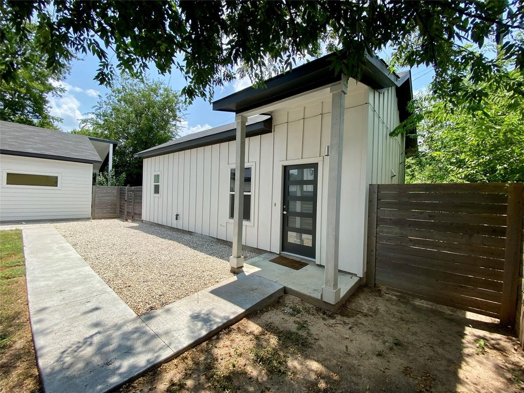 1209 E Saint Johns Ave C, Austin, TX 78752