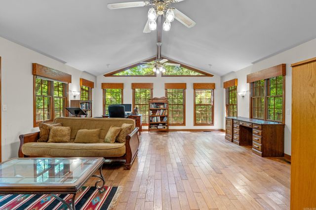 269 W Pleasant Valley Rd., Greenbrier, AR 72058