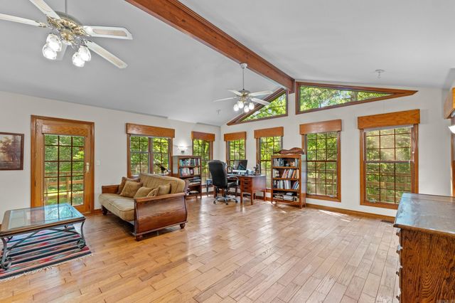 269 W Pleasant Valley Rd., Greenbrier, AR 72058