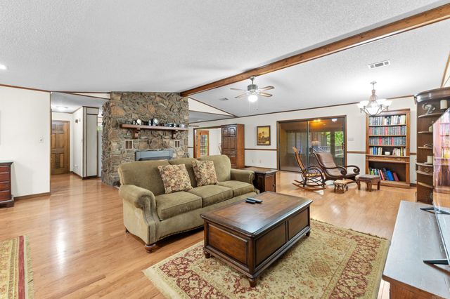 269 W Pleasant Valley Rd., Greenbrier, AR 72058
