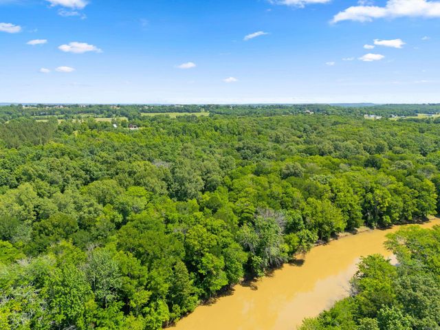 269 W Pleasant Valley Rd., Greenbrier, AR 72058