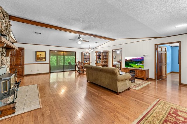 269 W Pleasant Valley Rd., Greenbrier, AR 72058