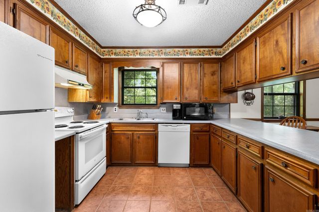 269 W Pleasant Valley Rd., Greenbrier, AR 72058
