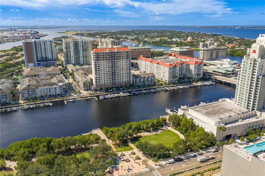 Image 3 of property listing at 700 S HARBOUR ISLAND BOULEVARD 204, Tampa, FL 33602