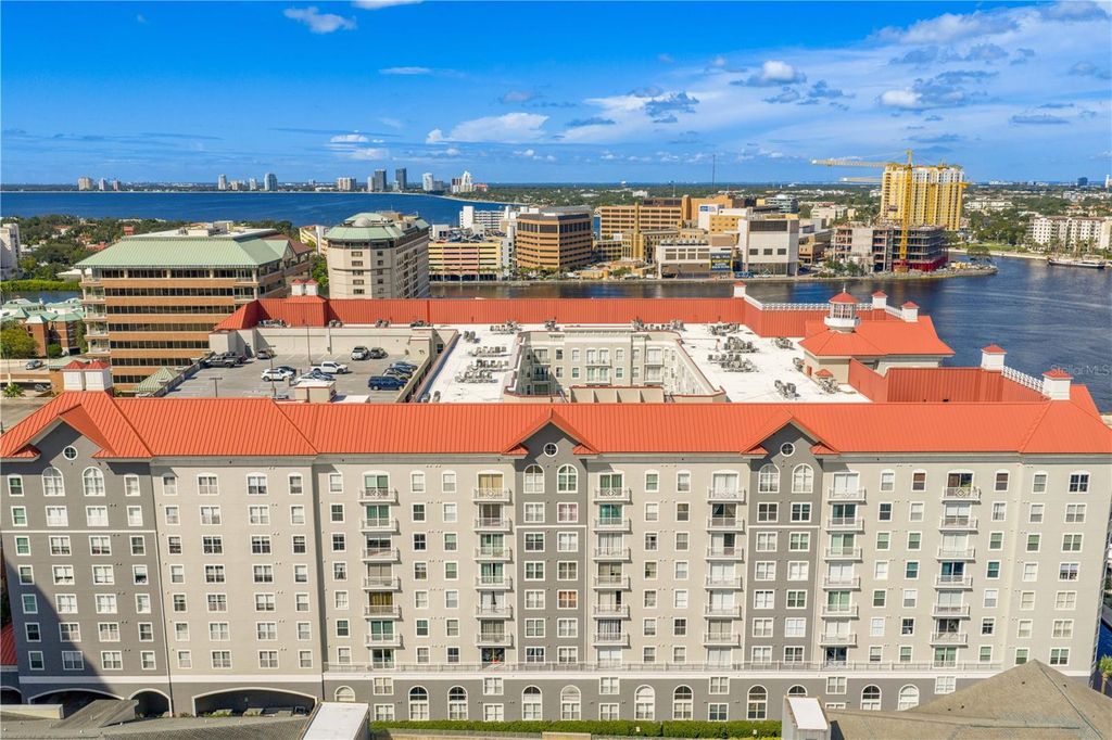 Image 4 of property listing at 700 S HARBOUR ISLAND BOULEVARD 204, Tampa, FL 33602