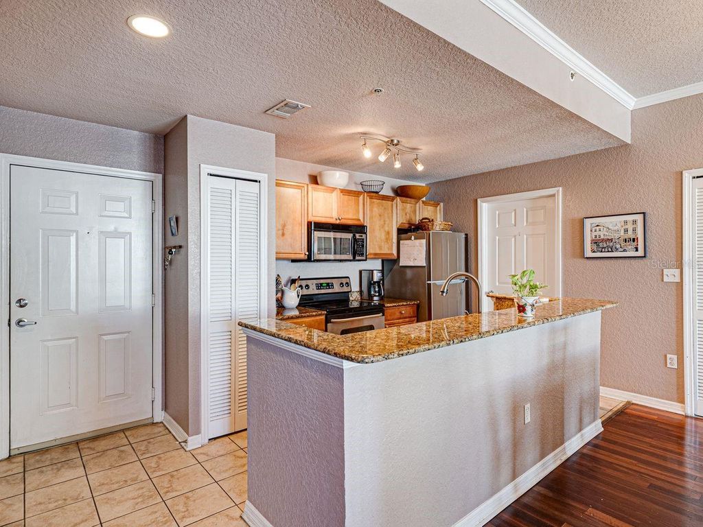 Image 8 of property listing at 700 S HARBOUR ISLAND BOULEVARD 204, Tampa, FL 33602