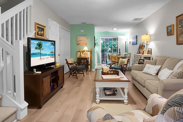 8169 Shadow Oak Drive, North Charleston, SC 29406