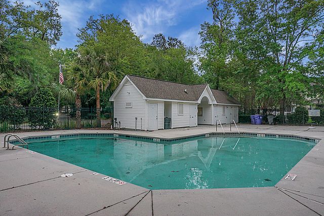 8169 Shadow Oak Drive, North Charleston, SC 29406