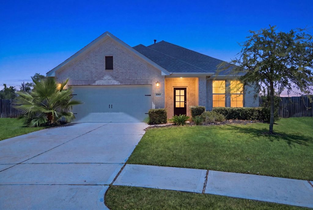 8303 Divot Trace, Fulshear, TX 77441