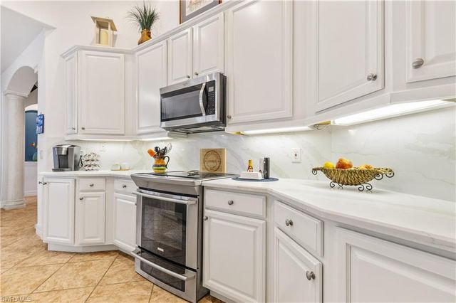 909 SW 22nd TER, Cape Coral, FL 33991