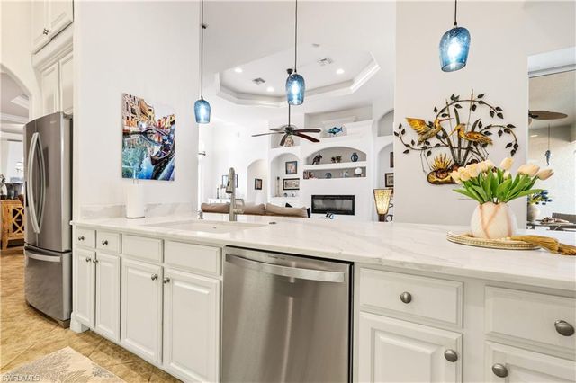 909 SW 22nd TER, Cape Coral, FL 33991