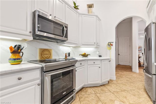 909 SW 22nd TER, Cape Coral, FL 33991