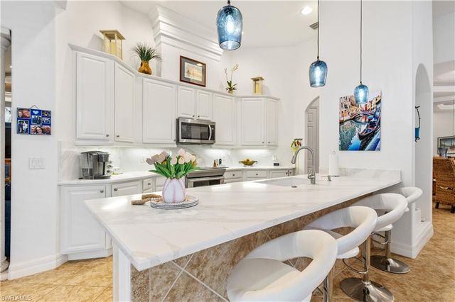 909 SW 22nd TER, Cape Coral, FL 33991