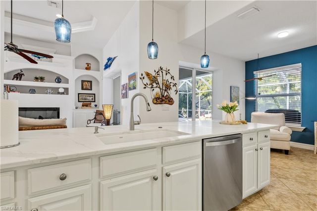 909 SW 22nd TER, Cape Coral, FL 33991