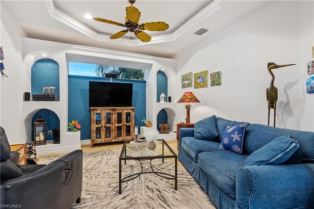 909 SW 22nd TER, Cape Coral, FL 33991