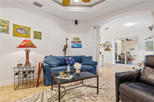 909 SW 22nd TER, Cape Coral, FL 33991