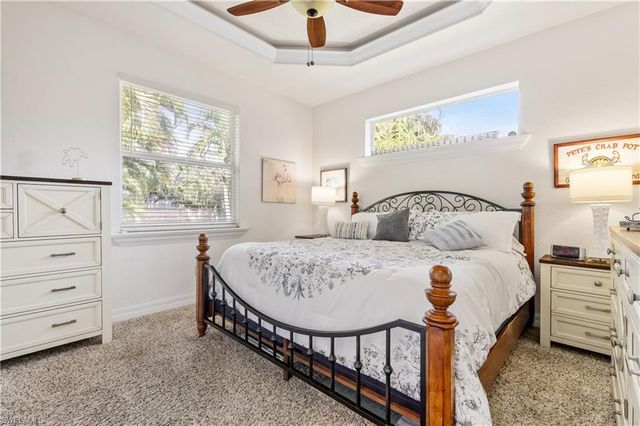 909 SW 22nd TER, Cape Coral, FL 33991