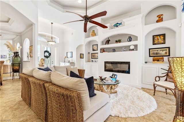 909 SW 22nd TER, Cape Coral, FL 33991