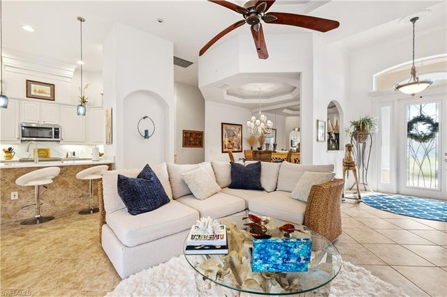 909 SW 22nd TER, Cape Coral, FL 33991