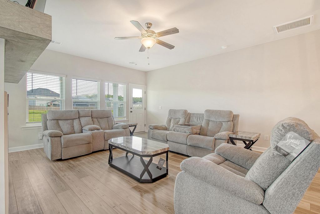 Image 10 of property listing at 299 Lucca Drive, Summerville, SC 29486