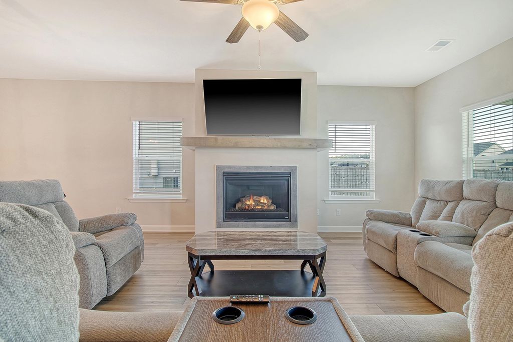 Image 13 of property listing at 299 Lucca Drive, Summerville, SC 29486