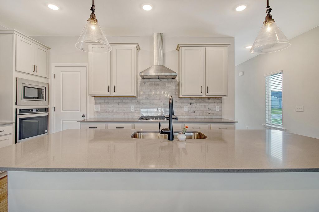 Image 5 of property listing at 299 Lucca Drive, Summerville, SC 29486