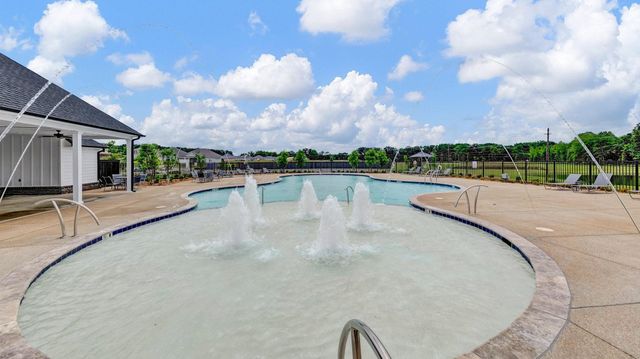 595 RIVERDALE DR, Oakland, TN 38060