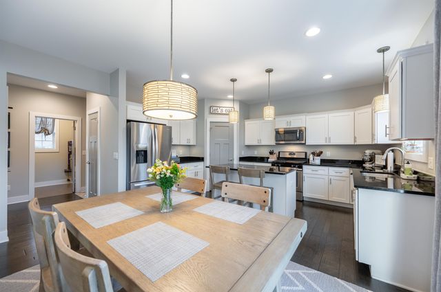 6111 Oak Hollow Court, Midland, MI 48640