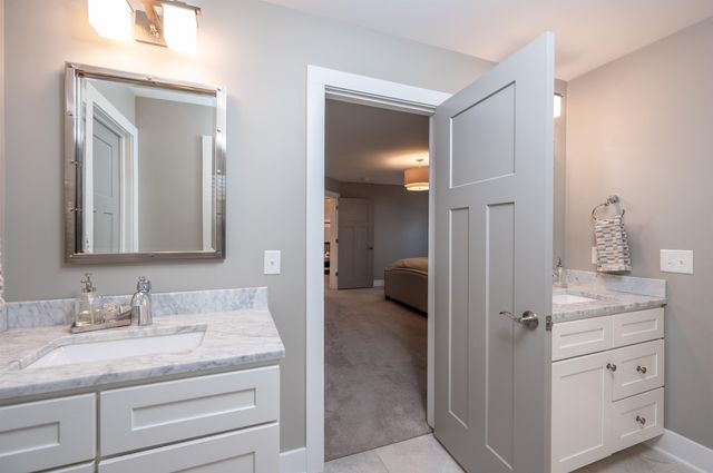 6111 Oak Hollow Court, Midland, MI 48640