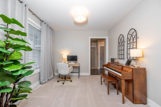 6111 Oak Hollow Court, Midland, MI 48640