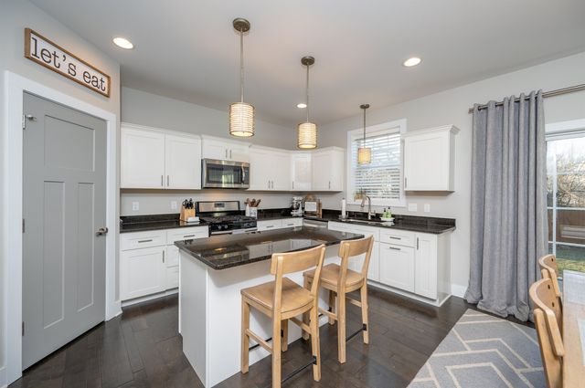 6111 Oak Hollow Court, Midland, MI 48640