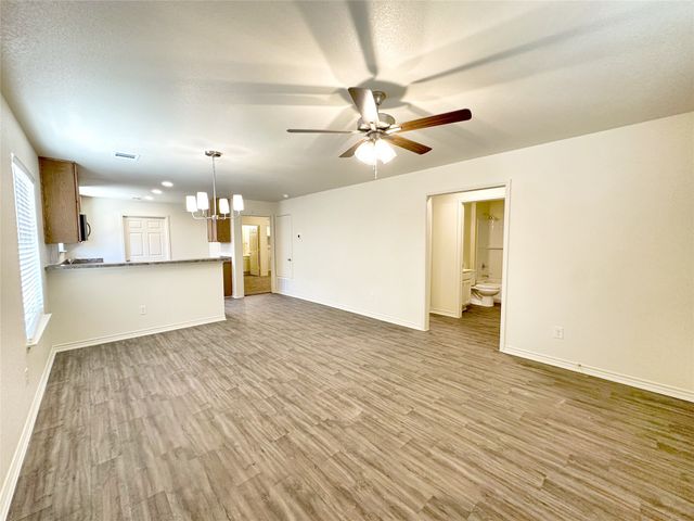 806 N Rusk Street, Weatherford, TX 76116