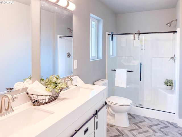 2382 E IRWIN Way, Eugene, OR 97402