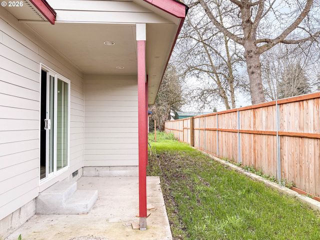 2382 E IRWIN Way, Eugene, OR 97402