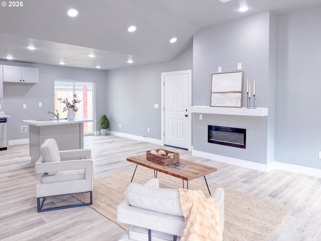 2382 E IRWIN Way, Eugene, OR 97402