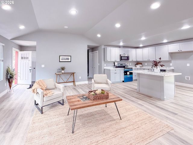 2382 E IRWIN Way, Eugene, OR 97402