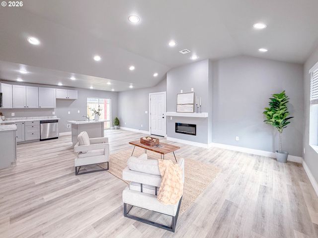 2382 E IRWIN Way, Eugene, OR 97402