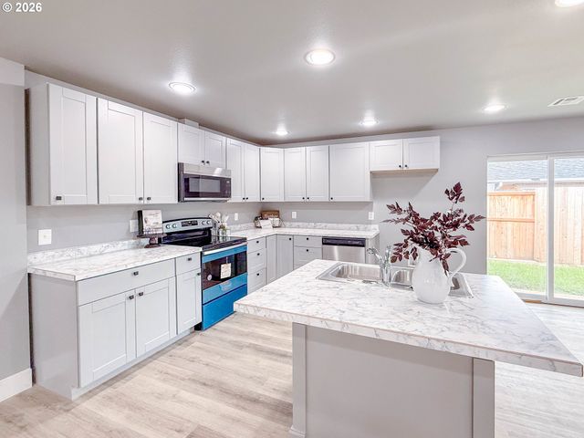 2382 E IRWIN Way, Eugene, OR 97402