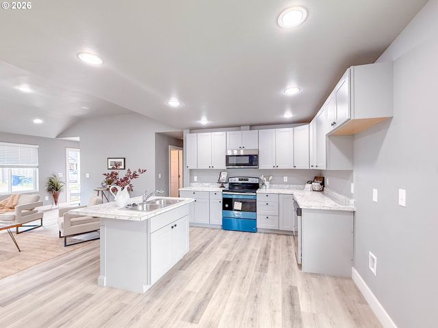 2382 E IRWIN Way, Eugene, OR 97402