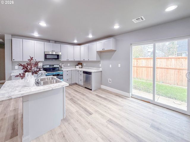 2382 E IRWIN Way, Eugene, OR 97402