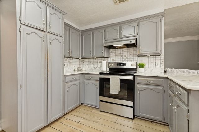 4833 Colonial Park Drive, Haltom City, TX 76117