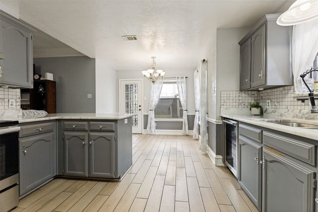 4833 Colonial Park Drive, Haltom City, TX 76117