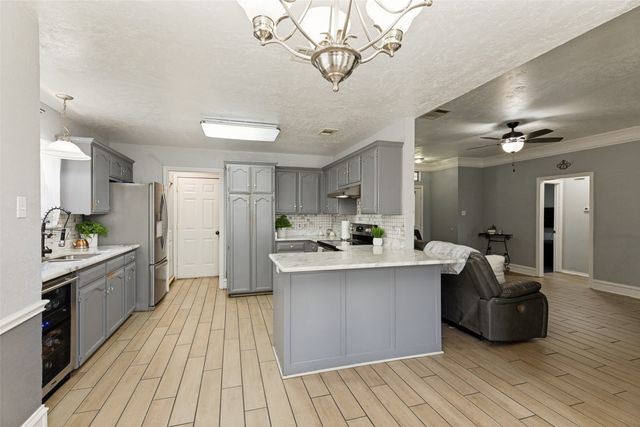 4833 Colonial Park Drive, Haltom City, TX 76117